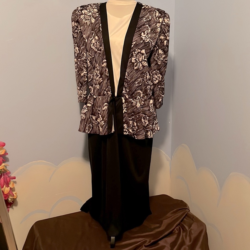 Jenny Petites one piece black and white blouse/skirt dress, size 18, $15